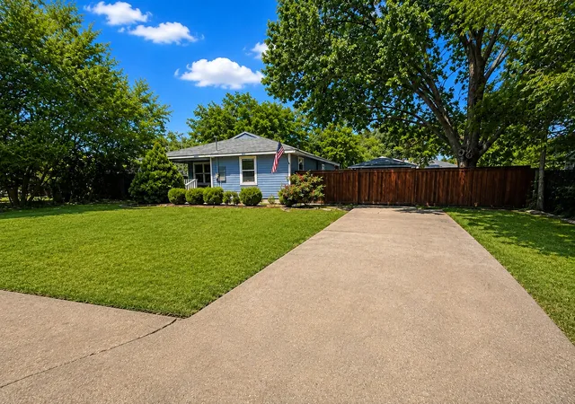 Photo 4 of Single family home for sale at 903 Moore St, Mc Kinney, TX 75069 | MLS# 21361360 | Listing updated on 2026-09-08