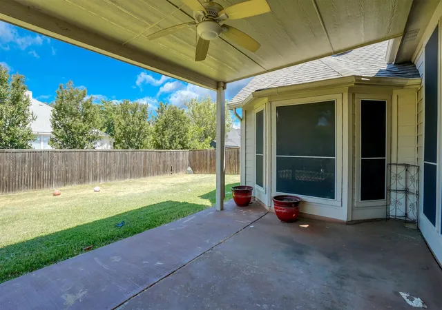 Photo 4 of Sale Pending at 117 Fort Edward Dr, Arlington, TX 76002 | MLS# 21361436 | Listing updated on 2026-09-12