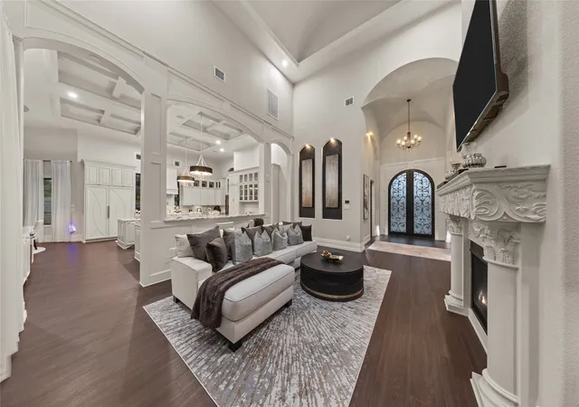 Photo 3 of Mansion for sale at 2621 Whispering Oaks Cvs, Cedar Hill, TX 75104 | MLS# 21361395 | Listing updated on 2026-09-09