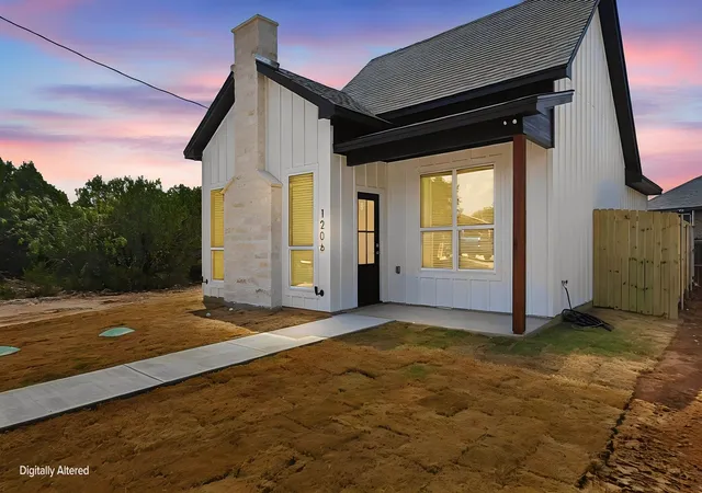 Photo 1 of Single family home for sale at 1206 Thicket Ct, Granbury, TX 76048 | MLS# 21361450 | Listing updated on 2026-09-12