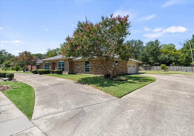 Photo 3 of Single family home for sale at 4001 Keele Dr, Garland, TX 75041 | MLS# 21354749 | Listing updated on 2026-09-13
