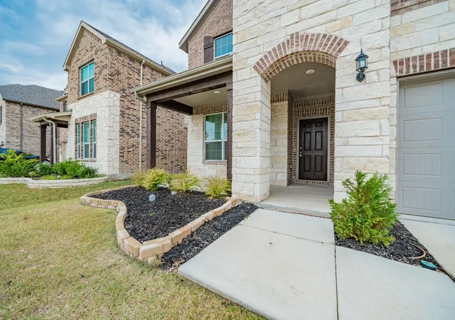 Single family home for sale at 427 Holt Ln, Rockwall, TX 75087 | MLS# 21361502 | Listing updated on 2026-09-14