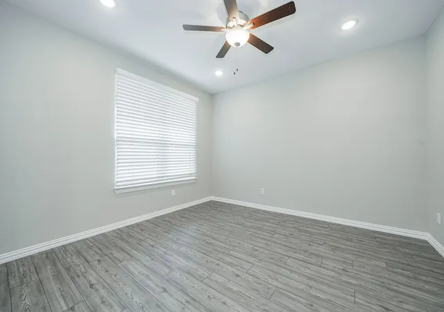 Single family home for sale at 427 Holt Ln, Rockwall, TX 75087 | MLS# 21361502 | Listing updated on 2026-09-14