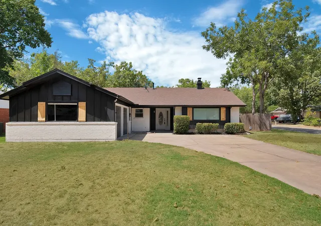 Photo 1 of Sale Pending at 2505 Hollywood Dr, Arlington, TX 76013 | MLS# 21361255 | Listing updated on 2026-09-09
