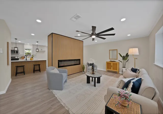Photo 3 of Sale Pending at 2505 Hollywood Dr, Arlington, TX 76013 | MLS# 21361255 | Listing updated on 2026-09-09
