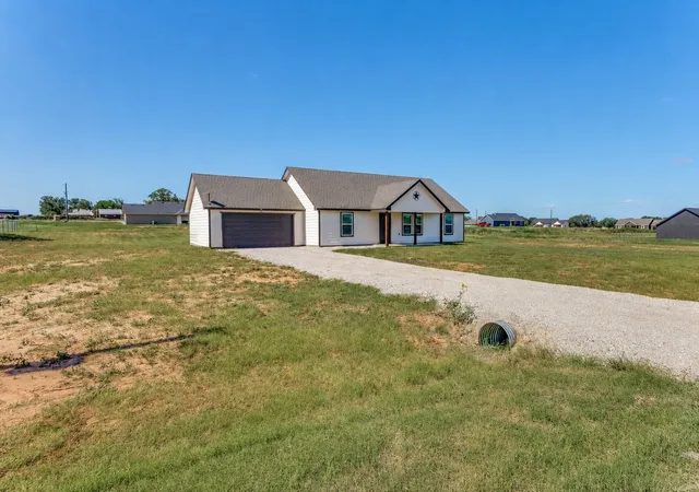 Photo 2 of Sale Pending at 205 Altom Rd, Springtown, TX 76082 | MLS# 21361377 | Listing updated on 2026-09-11