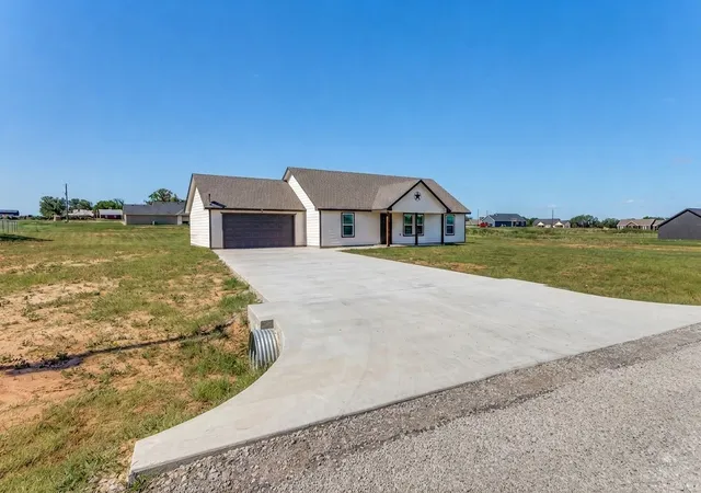 Photo 3 of Sale Pending at 205 Altom Rd, Springtown, TX 76082 | MLS# 21361377 | Listing updated on 2026-09-11