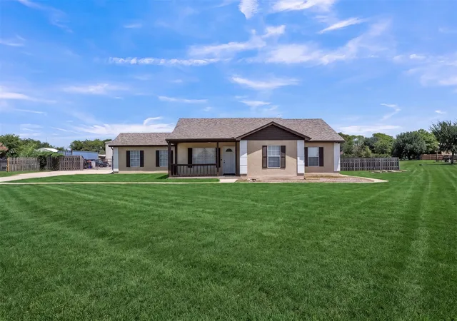 Photo 2 of Single family home for sale at 10282 Gentry Dr, Justin, TX 76247 | MLS# 21359208 | Listing updated on 2026-10-01