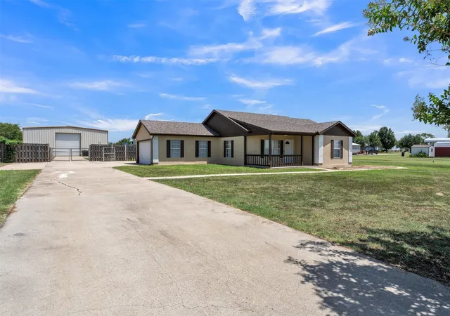 Photo 4 of Single family home for sale at 10282 Gentry Dr, Justin, TX 76247 | MLS# 21359208 | Listing updated on 2026-10-01