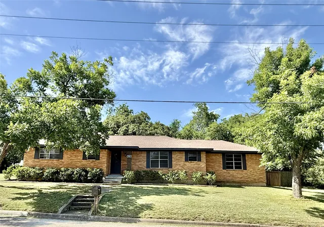 Photo 1 of Single family home for sale at 2403 Panhandle St, Denton, TX 76201 | MLS# 21347097 | Listing updated on 2026-09-08