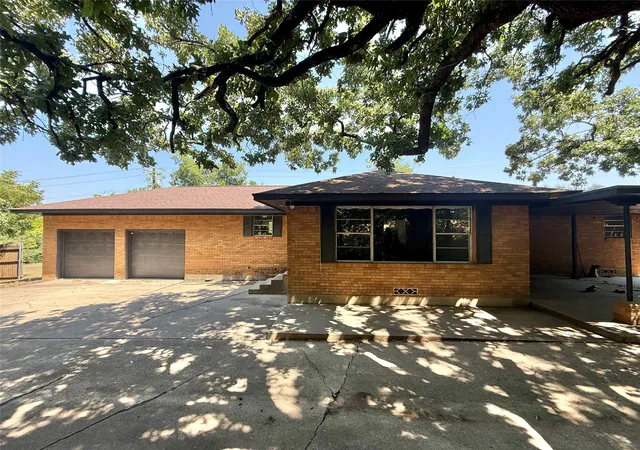 Photo 3 of Single family home for sale at 2403 Panhandle St, Denton, TX 76201 | MLS# 21347097 | Listing updated on 2026-09-08