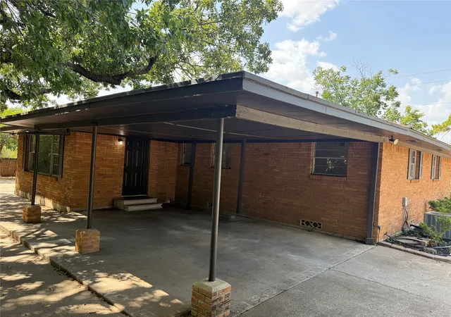 Photo 4 of Single family home for sale at 2403 Panhandle St, Denton, TX 76201 | MLS# 21347097 | Listing updated on 2026-09-08