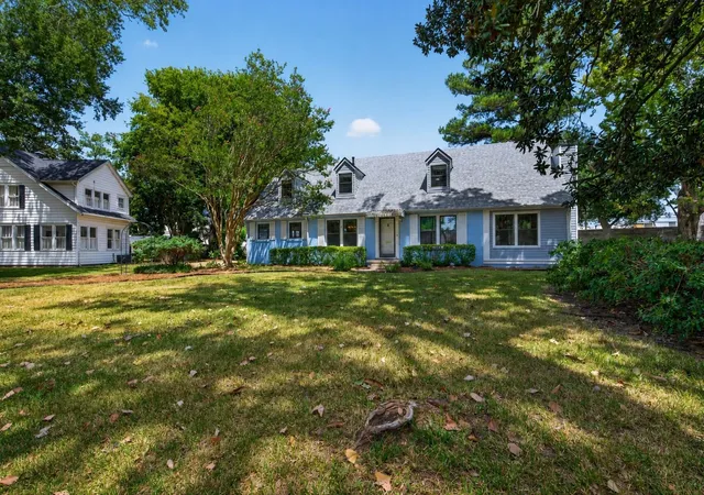 Photo 2 of Single family home for sale at 551 Broadmoor Blvd, Shreveport, LA 71105 | MLS# 21357936 | Listing updated on 2026-09-11