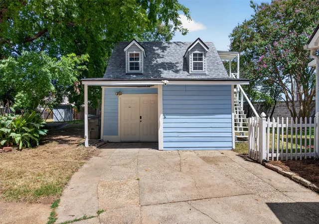 Photo 3 of Single family home for sale at 551 Broadmoor Blvd, Shreveport, LA 71105 | MLS# 21357936 | Listing updated on 2026-09-11