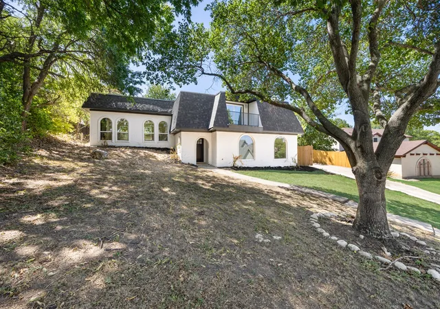 Photo 3 of Single family home for sale at 7725 Trailridge Dr, Fort Worth, TX 76179 | MLS# 21361506 | Listing updated on 2026-09-12