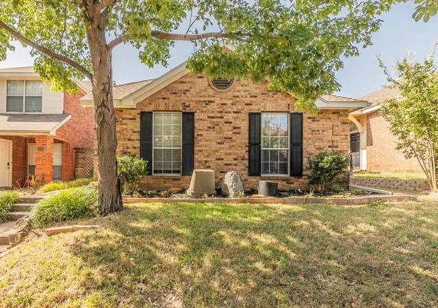 Photo 1 of Single family home for sale at 1322 Overlook Dr, Lewisville, TX 75067 | MLS# 21360273 | Listing updated on 2026-09-16