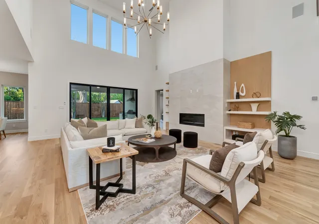 Photo 4 of Single family home for sale at 3667 Ingleside Dr, Dallas, TX 75229 | MLS# 21361635 | Listing updated on 2026-09-12