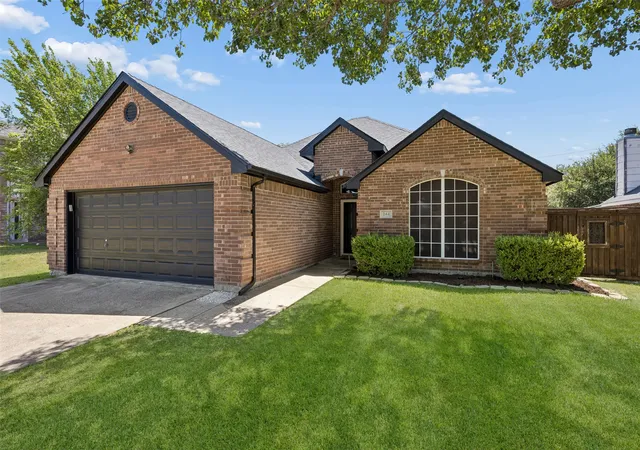 Photo 2 of Sale Pending at 244 Mulberry Ln, Rockwall, TX 75032 | MLS# 21361731 | Listing updated on 2026-09-09
