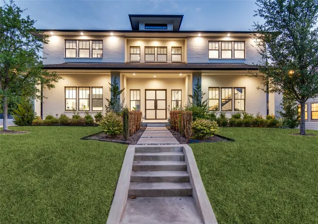 Single family home for sale at 5618 Goodwin Ave, Dallas, TX 75206 | MLS# 21361627