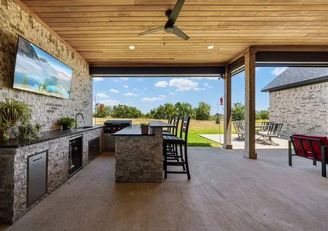 Photo 2 of Single family home for sale at 220 High Point Dr, Hillsboro, TX 76645 | MLS# 21361316 | Listing updated on 2026-09-13