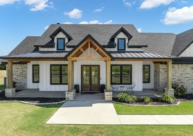 Photo 3 of Single family home for sale at 220 High Point Dr, Hillsboro, TX 76645 | MLS# 21361316 | Listing updated on 2026-09-13