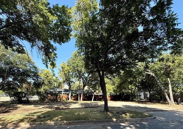 Photo 2 of Land for sale at 5100 Collinwood Ave, Fort Worth, TX 76107 | MLS# 21361769 | Listing updated on 2026-09-10