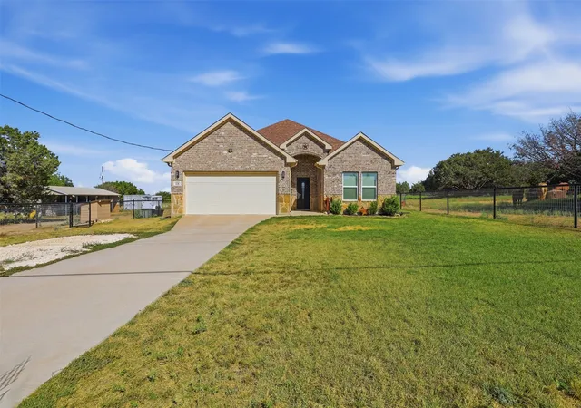 Photo 1 of Single family home for sale at 328 Ridge Dr N, Cleburne, TX 76033 | MLS# 21361518 | Listing updated on 2026-09-09