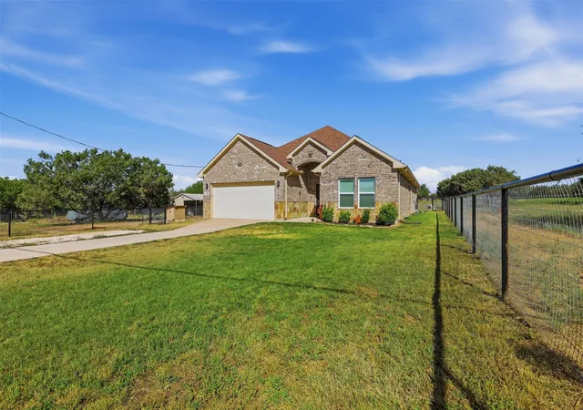Photo 2 of Single family home for sale at 328 Ridge Dr N, Cleburne, TX 76033 | MLS# 21361518 | Listing updated on 2026-09-09