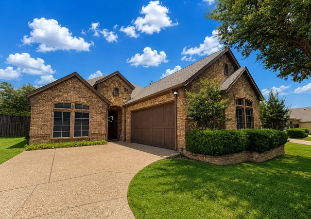 Photo 1 of Single family home for sale at 5801 Mira Lago Ln, Arlington, TX 76017 | MLS# 21361248 | Listing updated on 2026-09-15