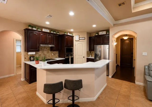 Photo 4 of Single family home for sale at 5801 Mira Lago Ln, Arlington, TX 76017 | MLS# 21361248 | Listing updated on 2026-09-15