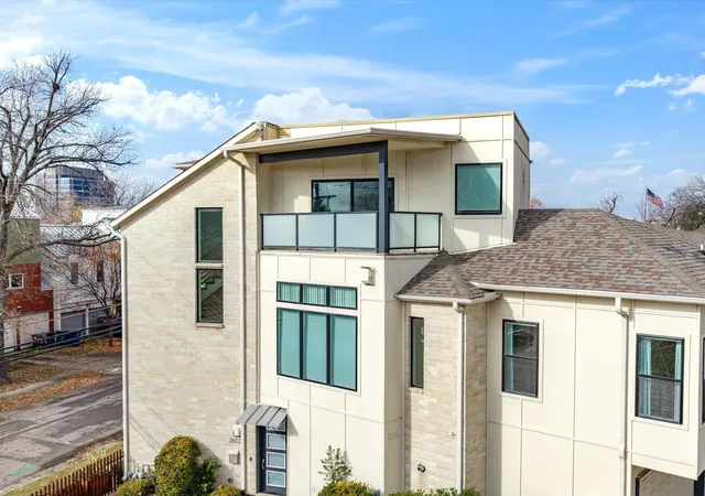 Photo 4 of Single family home for sale at 2802 Lee St, Dallas, TX 75206 | MLS# 21361813 | Listing updated on 2026-09-26