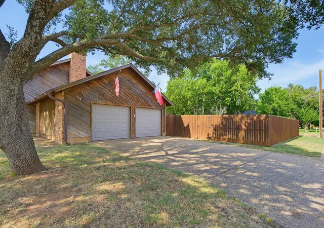 Photo 2 of Single family home for sale at 1902 Green Ridge Ct, Abilene, TX 79602 | MLS# 21357623 | Listing updated on 2026-09-16