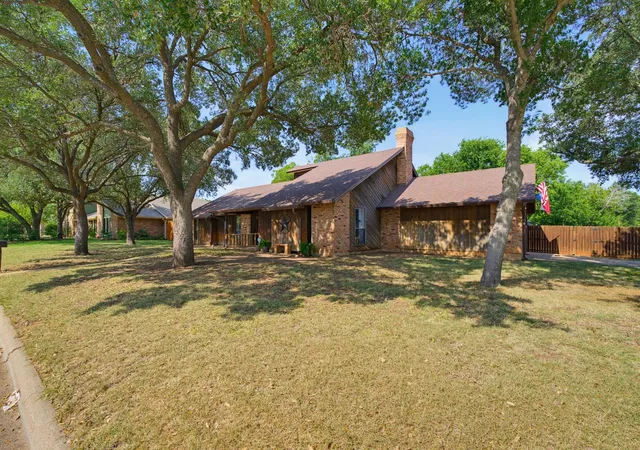 Photo 3 of Single family home for sale at 1902 Green Ridge Ct, Abilene, TX 79602 | MLS# 21357623 | Listing updated on 2026-09-16
