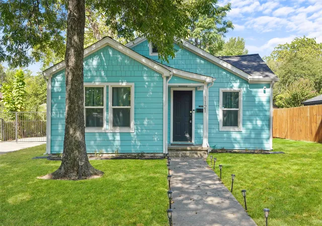 Photo 1 of Single family home for sale at 1121 Hudgins Ave, Fort Worth, TX 76111 | MLS# 21361826 | Listing updated on 2026-09-11
