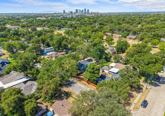 Photo 25 of Single family home for sale at 1121 Hudgins Ave, Fort Worth, TX 76111 | MLS# 21361826 | Listing updated on 2026-10-01