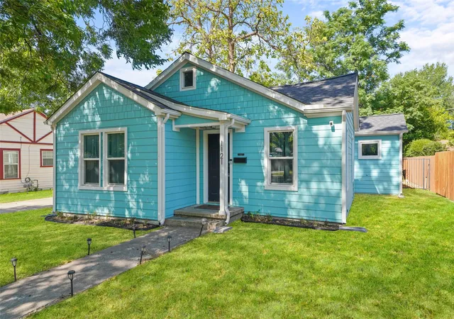 Photo 2 of Single family home for sale at 1121 Hudgins Ave, Fort Worth, TX 76111 | MLS# 21361826 | Listing updated on 2026-09-11