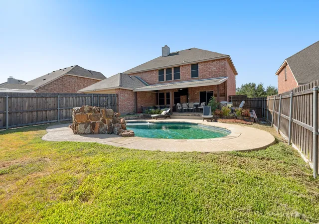 Photo 2 of Single family home for sale at 204 Rosewood Ct, Red Oak, TX 75154 | MLS# 21355426 | Listing updated on 2026-09-12