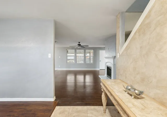 Photo 3 of Single family home for sale at 204 Rosewood Ct, Red Oak, TX 75154 | MLS# 21355426 | Listing updated on 2026-10-03