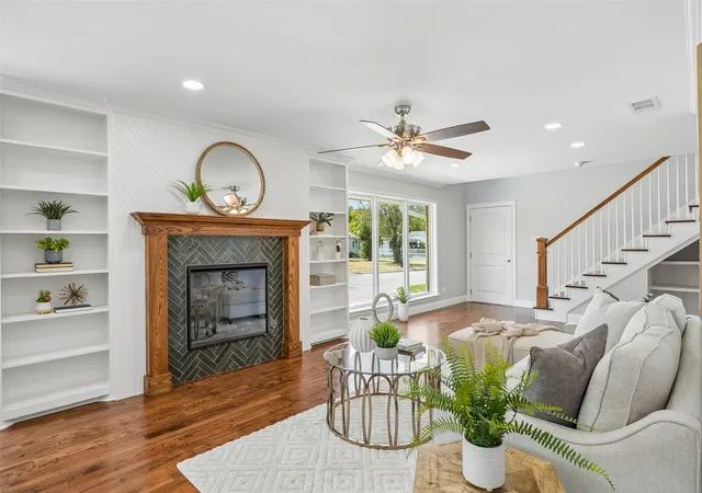 Photo 4 of Sale Pending at 1231 S Montclair Ave, Dallas, TX 75208 | MLS# 21351622 | Listing updated on 2026-09-29
