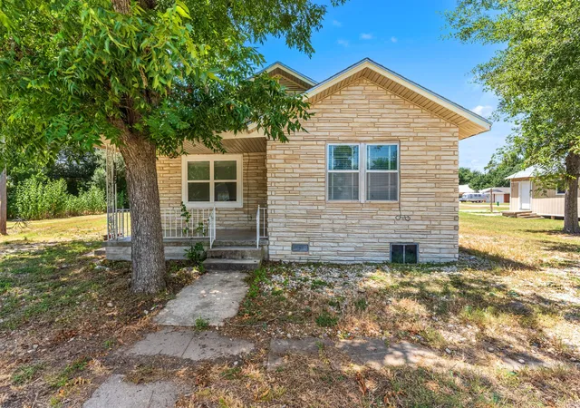 Photo 1 of Single family home for sale at 115 N College, Rosebud, TX 76570 | MLS# 21360958 | Listing updated on 2026-09-09