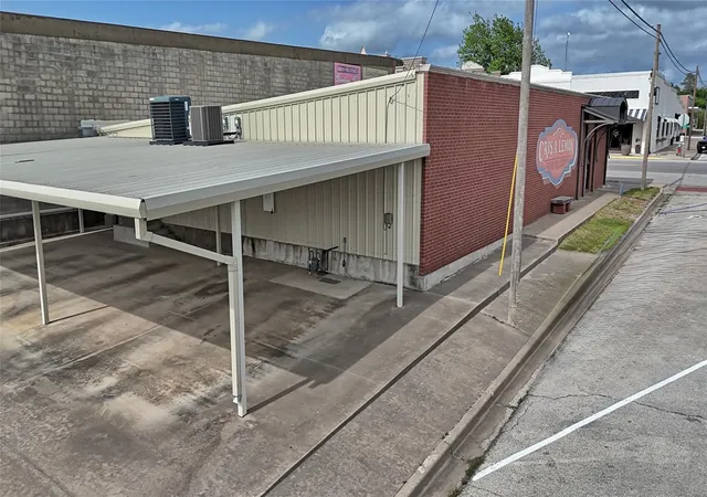 Photo 3 of Single family home for sale at 201 Clay St, Nocona, TX 76255 | MLS# 21362028 | Listing updated on 2026-09-08