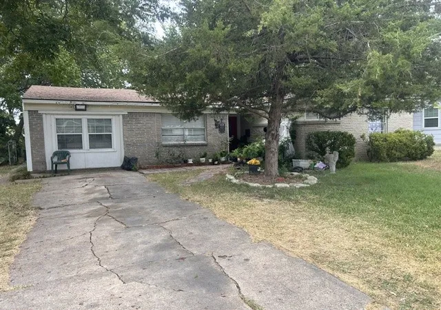 Photo 3 of Single family home for sale at 4430 Scottsdale Dr, Mesquite, TX 75150 | MLS# 21359045 | Listing updated on 2026-10-01