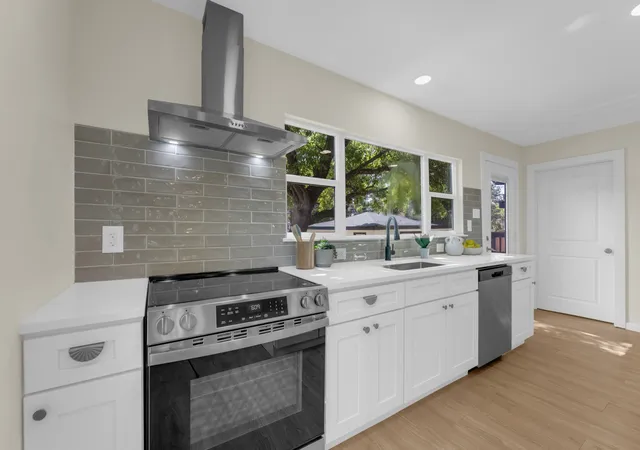 Photo 3 of Single family home for sale at 1820 Cedar Crest Blvd, Dallas, TX 75203 | MLS# 21357952 | Listing updated on 2026-10-02
