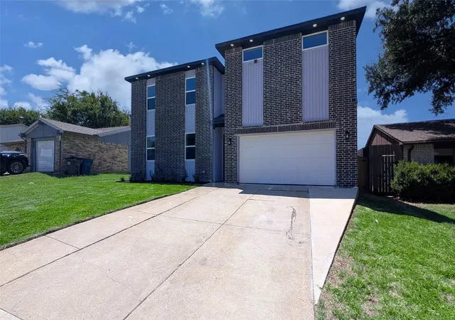 Photo 3 of Single family home for sale at 524 Windsor Dr, Allen, TX 75002 | MLS# 21361927 | Listing updated on 2026-09-08