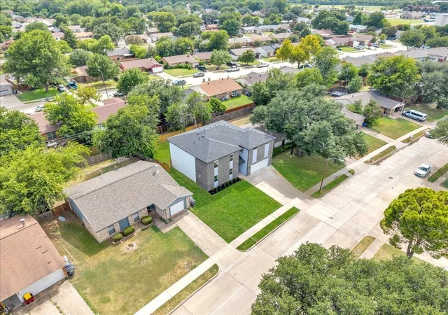 Photo 3 of Single family home for sale at 524 Windsor Dr, Allen, TX 75002 | MLS# 21361927 | Listing updated on 2026-09-08