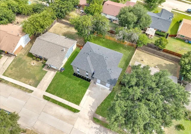 Photo 4 of Single family home for sale at 524 Windsor Dr, Allen, TX 75002 | MLS# 21361927 | Listing updated on 2026-09-08