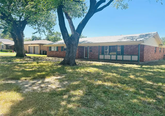 Photo 1 of Sale Pending at 4425 Wedgmont Cir S, Fort Worth, TX 76133 | MLS# 21362215 | Listing updated on 2026-09-09