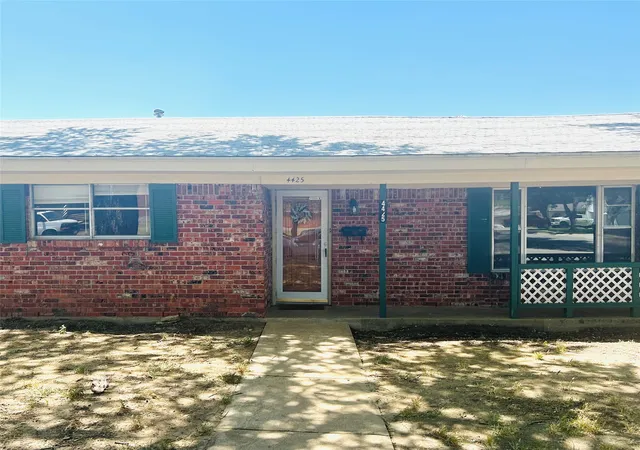 Photo 2 of Sale Pending at 4425 Wedgmont Cir S, Fort Worth, TX 76133 | MLS# 21362215 | Listing updated on 2026-09-09