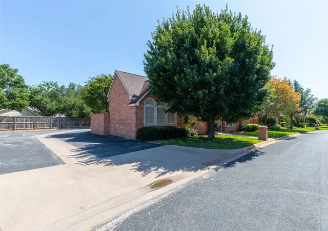 Photo 2 of Single family home for sale at 4 Mesa Rdg, Abilene, TX 79606 | MLS# 21357426 | Listing updated on 2026-09-13