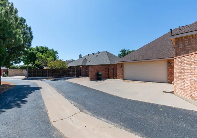 Photo 3 of Single family home for sale at 4 Mesa Rdg, Abilene, TX 79606 | MLS# 21357426 | Listing updated on 2026-09-13